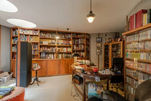 Casa En Venta En El Tesoro. Cod V11847