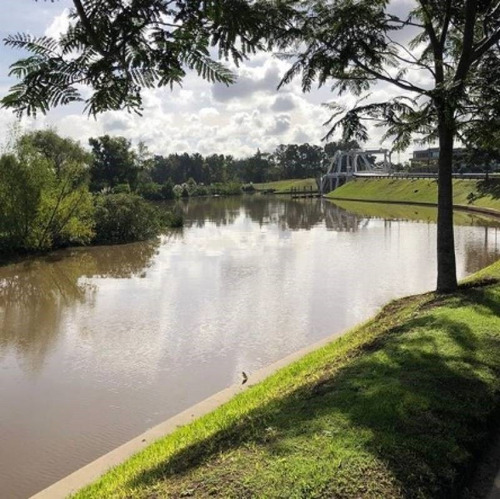 Imagen 10 de 14 de Planta Baja Al Rio Con Jardín En Venta En El Yacht, Nordelta, Tigre