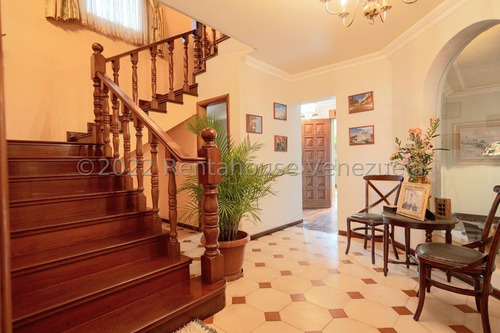 Exclusiva Casa En Venta Ubicada En Los Naranjos Del Cafetal 25-17320