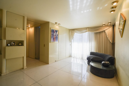 Departamento En Venta, Flores, 6 Ambientes, Con Balcón Al Frente