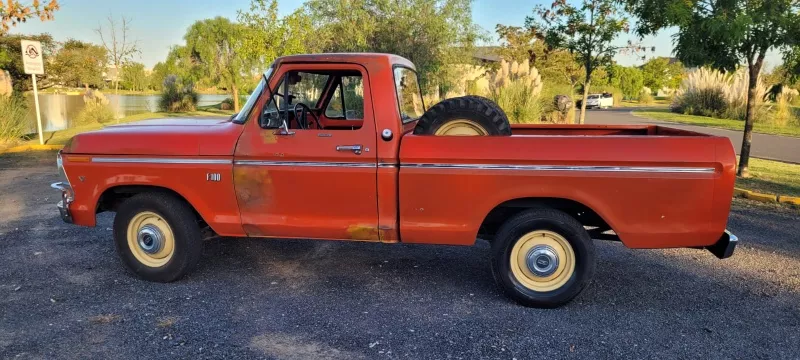 Ford F-100 4.2 V8