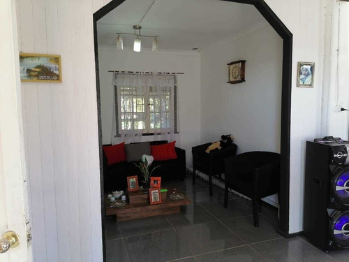 Casa Recientemente Remodelada, A 2 Cuadras De La Playa.