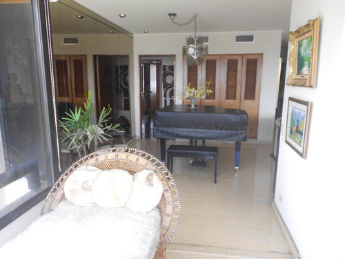 Espectacular Apartamento En Una De Las Mejores Zonas De Caracas. Mls #22-27586