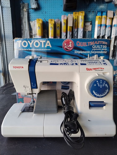 Máquina De Coser Toyota Quiltmaster 99 Blanca Portátil Blanco (Usado)