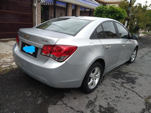 Imagen 3 de 12 de Chevrolet Cruze 2010 1.8 A Ls Aa Cd Mp3 R-16 At