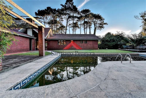 Venta De Casa 4 Dormitorios En Cantegril, Punta Del Este- Ref: 6493