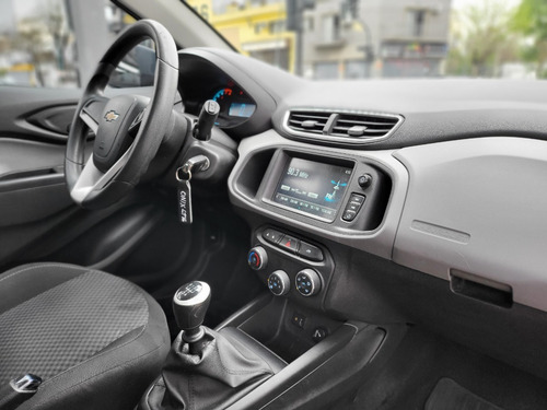 Imagen 17 de 25 de Chevrolet Onix 1.4 Lt Mt 2016 Gris Usado Nt