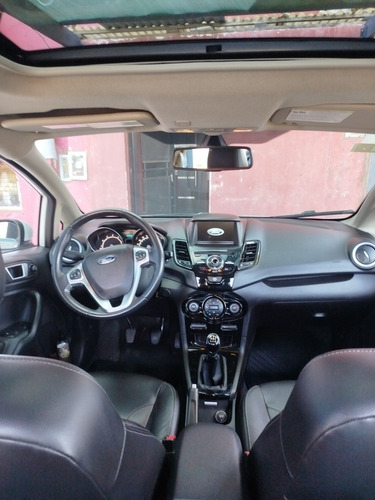 Ford Fiesta Kinect Titanium Sedan