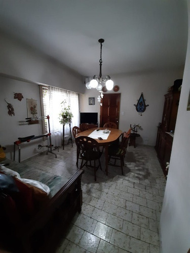 Imagen 3 de 11 de Permuta - Casa Americana Ideal 2 Familias - Moron Norte