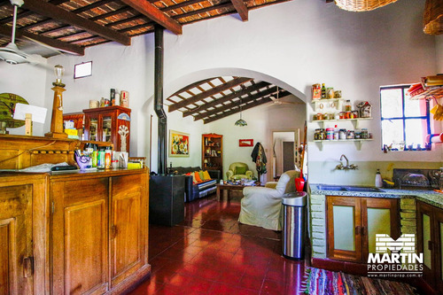 Chacra En Capilla Del Señor. Casa De Campo Y Casa De Huéspedes. Lote 17.745 M2. Pileta Y Bosquecito.