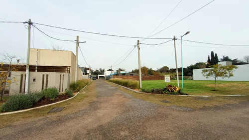 Venta Lote En Barrio Cerrado La Plata José Hernández Gonnet Don Carlos Barrio Muy Consolidado En Un 80% Ocupado, Todos Los Servicios. Muy Bajas Expensas