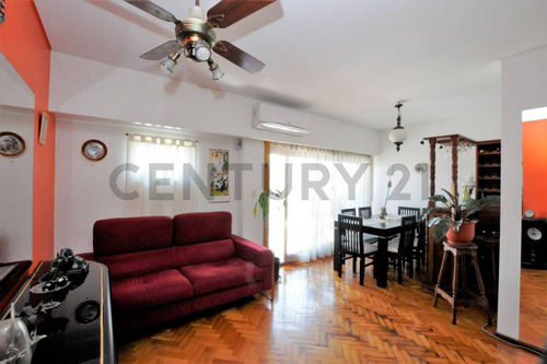 Venta Departamento Semipiso 4 Ambientes Con Cochera Balcon Y Dependencia - Flores