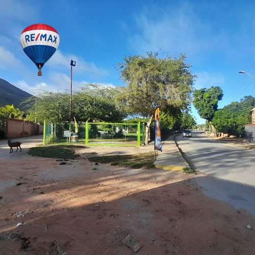 Re/max 2mil Vende Terreno En Sabana De Guacuco, Mun. Arismendi, Isla De Margarita, Edo. Nueva Esparta