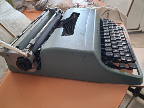 Maquina. Escrever Ollivete 32 Leia Anuncio