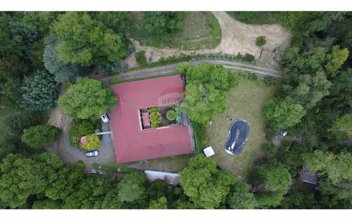House, Cabin And Pool On A 5,923 M² Plot
