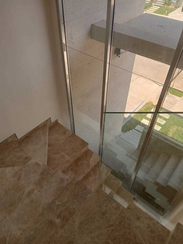 Imagen 7 de 19 de Moderno Townhouse En Cumbres De Guataparo