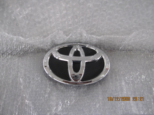 Emblema Frontal Parrilla Corolla Fortuner 4runner Original