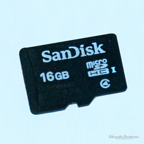 Imagem 2 de 5 de Micro Sd 16gb Sandisk Com Adaptador Pra Desocupar Espaço