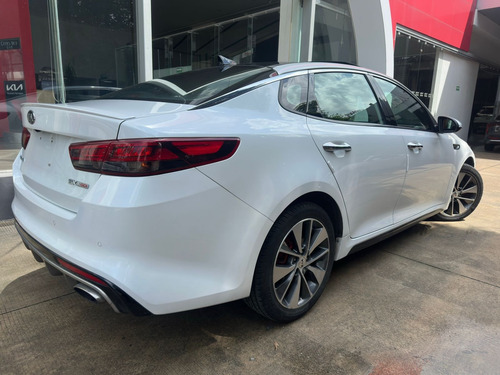 Kia Optima 2.0 L Turbo Gdi Sx At