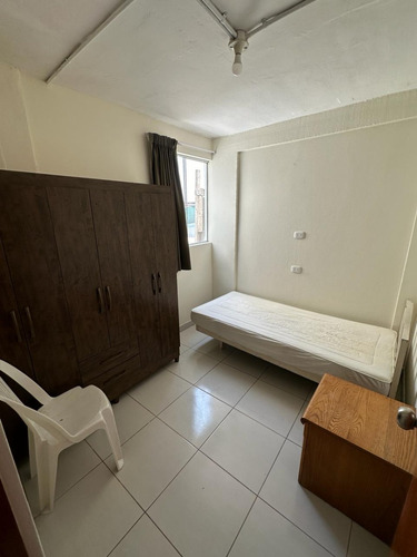 Habitación Para Caballeros Baño Compartido En La Campiña Upn