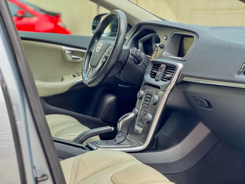 Volvo V40 2.0 T4 Dynamic Aut. 5p