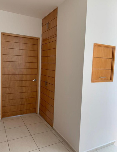 Venta De Casa En Centro Sur, Claustros Del Sur, 4 Recamaras, 4.5 Baños, Jardín