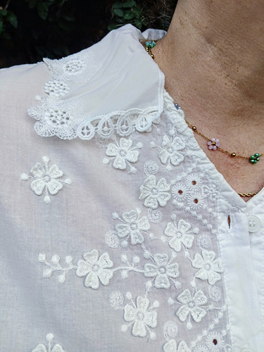 Camisa Importada Matilda Brodery Y Flores Aplicadas De Mujer