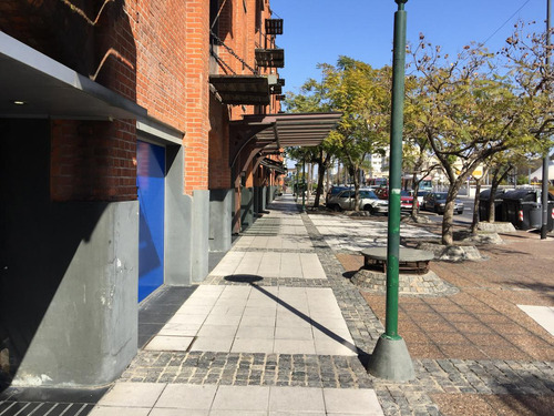 Local En Alquiler En Puerto Madero, Caba