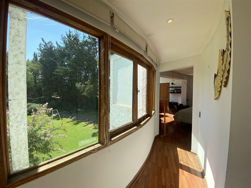 Casa En Venta En Parcela Chicureo Central 5d Más Serv.