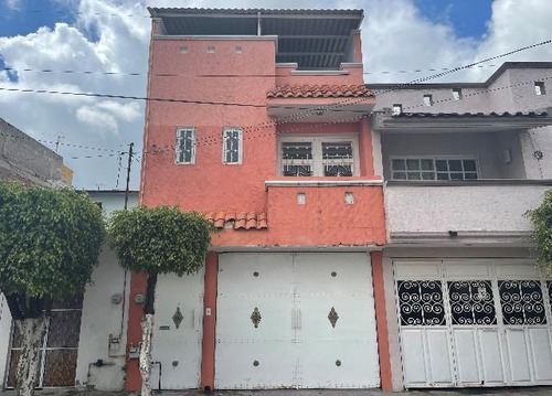 Imagen 1 de 22 de Jardines De Santa Julia Se Remata Casa