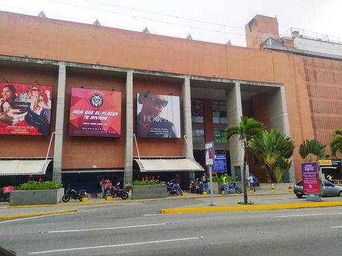 Amplio Local En Alquiler En El Cc Plaza Las Américas 80m2