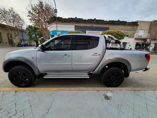 Imagen 6 de 13 de Mitsubishi L200 2014 2.5 Cd 4wd High-power Di-d At5 Cuero