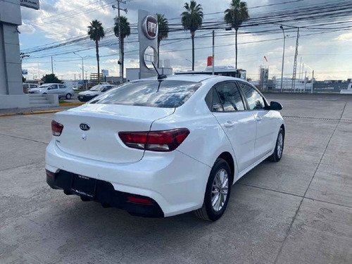 Imagen 8 de 15 de Kia Kia Rio Sedan 2018 4p Ex Man Ve F. Niebla Ra-15
