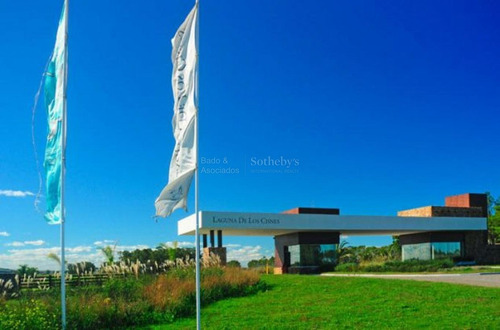 Lote Sobre Laguna De Los Cisnes Con Buena Financiación