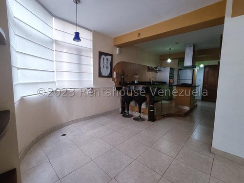 Comodo Apartamento Ubicado En La Trigaleña, Consta De 2 Habitaciones, Dos Baños Dos Puestos Estacionamiento. Cocina Equipada. Aire Acondicionado. Calle Cerrada Solo Falta Usted