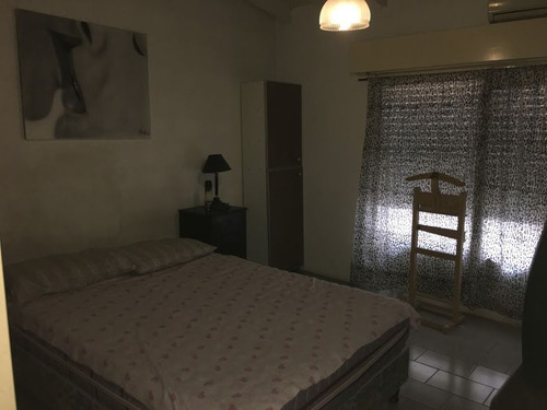 Casa En Venta De 7 Dormitorios C/ Cochera En Floresta