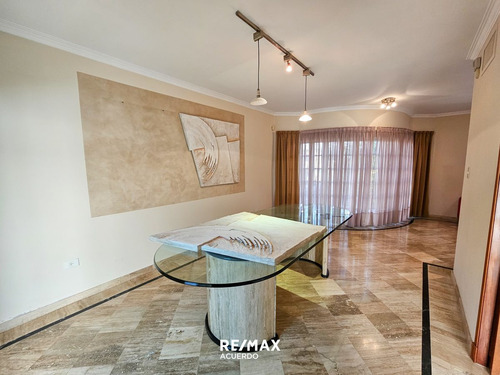 Vende Casa P. Alta 3 Dorm. + Cocheras San Nicolas