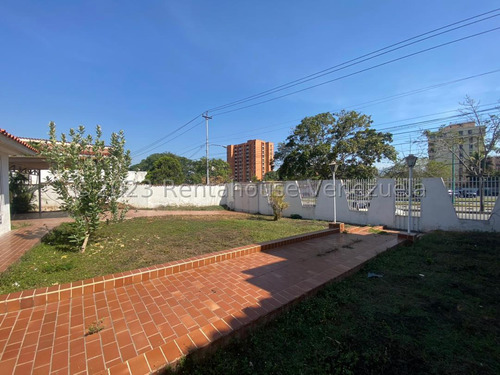 Excelente Casa Comercial En Alquiler Ubicada En Una De Las Principales Avenidas De La Ciudad Barquisimeto Jr