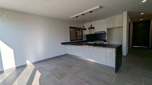 Hermosa Casa En Altozano, 4 Recámaras, 4 Baños Completos, Cto Servicio Con Baño