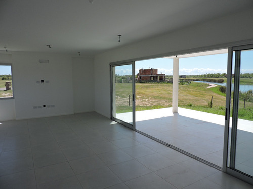 Casa A Estrenar En El Naudir Lote, A La Laguna.