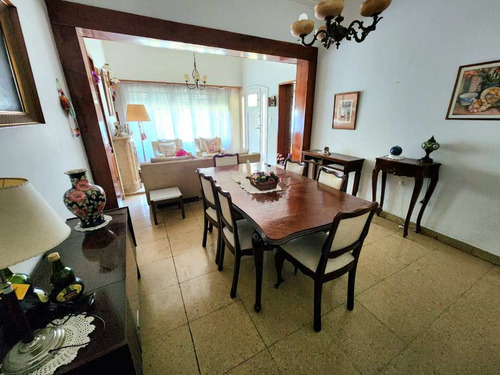 Chalet En Venta En Castelar Sur
