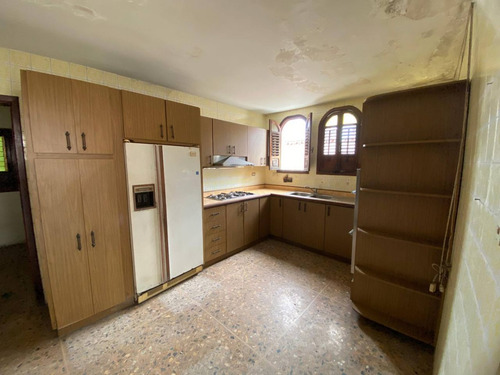 Alquiler De Casa Comercial A Pocos Metros De La Avenida Bolivar De Valencia Ns