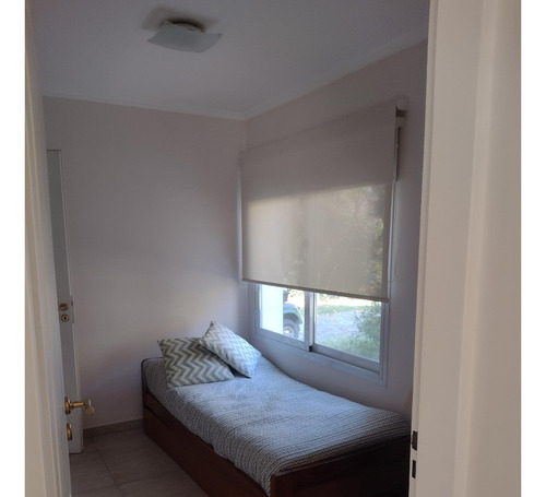 Casa Impecable Estado En Country, Desarrollada En 2 Plantas Con Piscina. Terreno 800 M2.