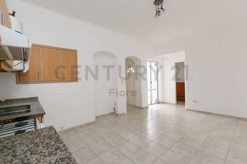 Venta Ph 2 Ambientes Con Patio, Terraza Y Parrilla Propia. Barracas