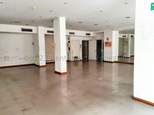 Se Vende Excelente Local Comercial En La Avenida Victoria 24-18285