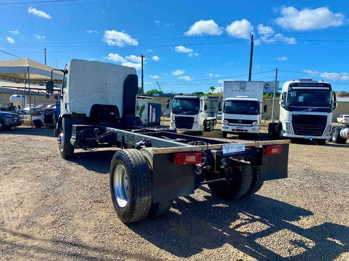 Imagem 14 de 15 de Volvo Vm 330 4x2r 2014
