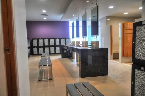 Terreno En Venta En Cancún, Lagos Del Sol, Lujoso Residencial