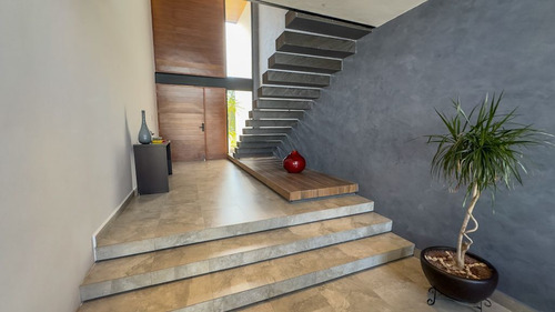 Casa En Venta Con Paneles Solares En Privada Residencial Parque Natura, Merida.
