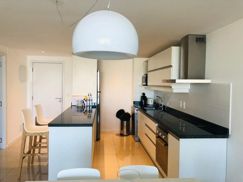 Apartamento En Venta De 3 Dormitorios En Playa Brava