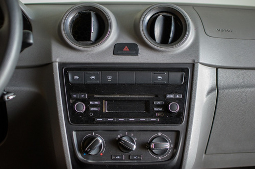 Imagen 9 de 15 de Volkswagen Voyage 2016 1.6 Highline 101cv Aa017